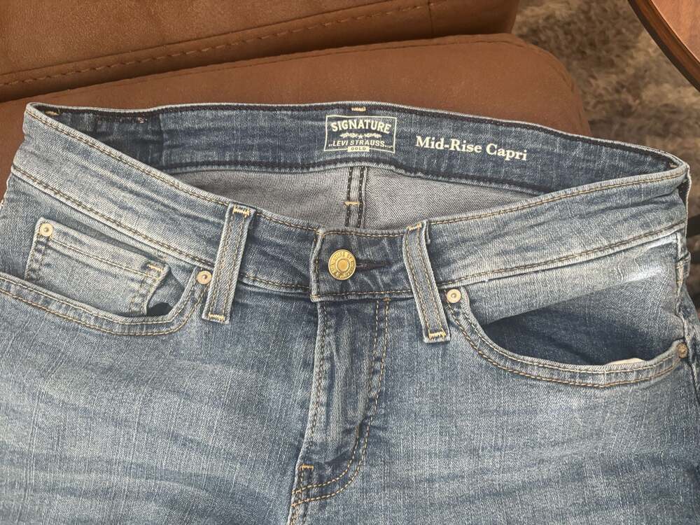 Levi Strauss Signature Gold Bundle Size 10 Mid-Rise Capri & Skinny Jeans - Picture 11 of 13